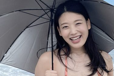 風吹ケイ、105cmバストとバキバキ腹筋の奇跡