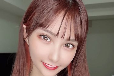 花咲れあ、癒し満点のチラリズム