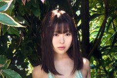 木更かのん、刺激的なY字ランジェリー