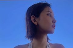 小島みゆ、純白ビキニの最強バスト