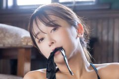 いくみ、咥え紐で危ういトップ