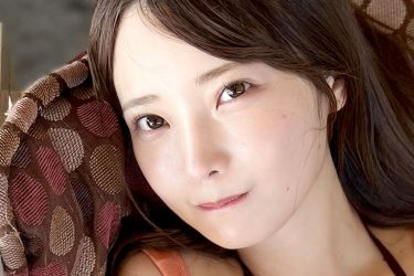 新谷姫加、恥じらって丸見え