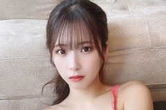 紅羽りお、ゆったりキャミソールの艶姿