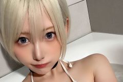 篠崎こころ、湯舟に浮かぶまん丸バスト