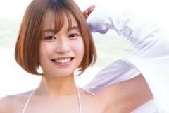 和地つかさ、絶品のビキニ美女