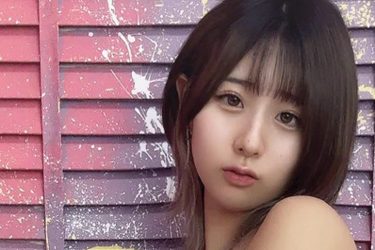 やしろじゅり。ローアングルで色っぽく