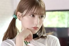 雪平莉左、ミニスカ露出で甘辛ビジュ