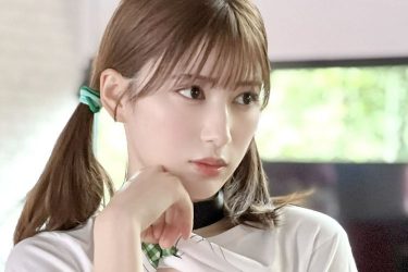 雪平莉左、ミニスカ露出で甘辛ビジュ