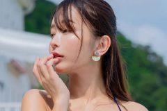 いくみ、はみ出しまくりの美ボディ