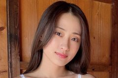 澄田綾乃、しっとり白ビキニ