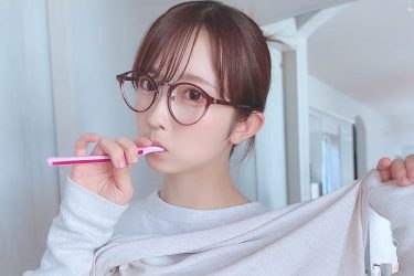 大河もも、歯磨き姿で大胆チラリ