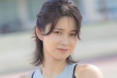 真田まこと、競泳水着とサイドパイ