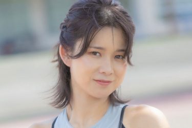 真田まこと、競泳水着とサイドパイ