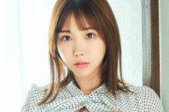 日向葵衣、清楚な服の下の大胆ランジェリー