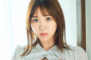 日向葵衣、清楚な服の下の大胆ランジェリー