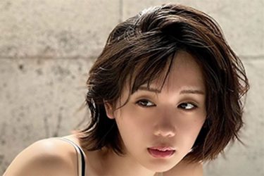 新唯、色っぽく…しならせグラビア