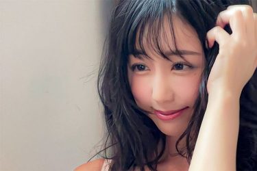 くりえみ、花柄ランジェリーで照れ笑い