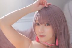 宮本彩希、花盛りのベッドショット