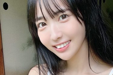 天羽希純、縁側のランジェリー美女