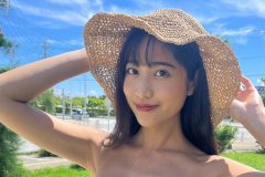 岡本杷奈、麦わら美ボディで10万フォロワー達成報告