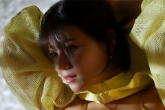 大川成美、陰影のゴールドボディ