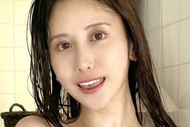 名取くるみ、赤ランジェリーで濡れ艶