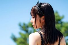 風愛ことり、キュートな横顔とまん丸ヒップ