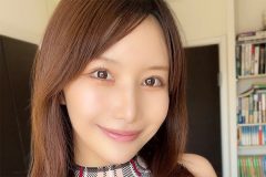 琴井ありさ、清楚系からの…大胆チラリ
