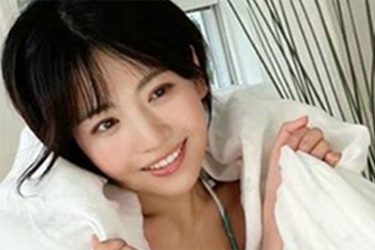 佐々木萌香、純白天使の微笑み