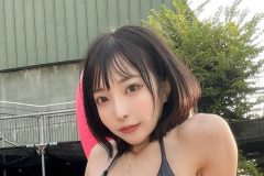 まいてぃ、レアで大胆な「M字開脚」