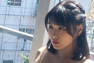 浅川まりな、眼帯ビキニで「ちゃぷちゃぷ」