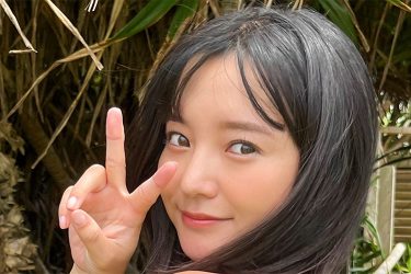 西永彩奈、日焼け跡まぶしいプリ尻