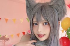 篠崎こころ、ケモ耳で誘惑ペロリ