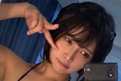 橋本ひかり、キュートな極小トップ