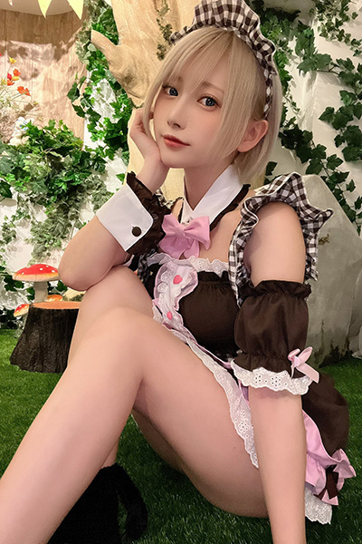 篠崎こころ、圧倒的ビジュアルのメイド姿の画像2