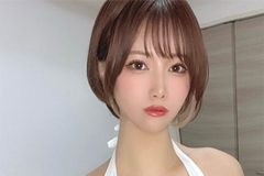 相良ましろ、危険すぎる変形水着