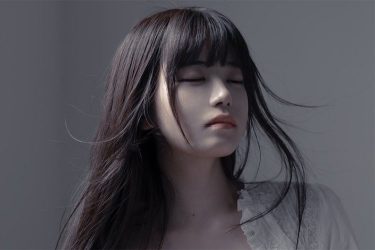 東雲うみ、極上の癒しグラビア