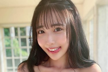 天羽希純、こんもりバストで「舌ペロ誘惑」