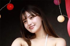 花咲楓香、ポップに極小ビキニ