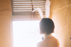 葉月つばさ、白バニーのキュート尻