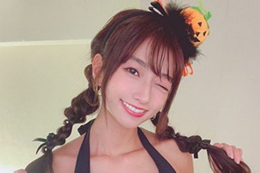 大貫彩香、三つ編みハロウィンガール