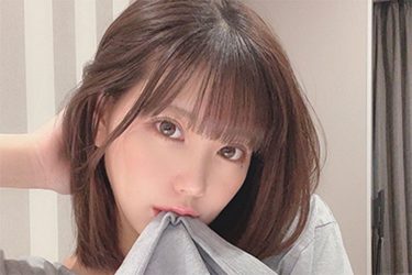 篠原冴美、咥えペロンのお目覚めショット