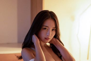 園都、ホテルの一室で魅せる艶ボディ