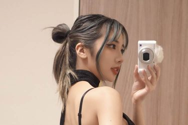 yunocy、黒ランジェリー＆網ニーハイの曲線美