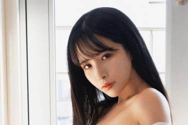 JILL、しっとりハイレグの曲線美