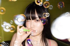 東雲うみ、感謝のむっちりランジェリーショット