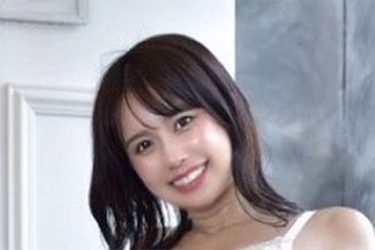 相原美咲、艶テカ純白ビキニ美女