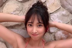 岡本杷奈、天真爛漫のグラマラスボディ