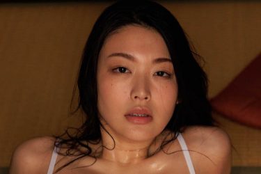 風吹ケイ、汗ばむ規格外ボディ…匂い立つ生々しい色気