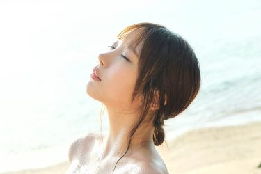 日向葵衣、磨き抜かれた芸術的ボディライン